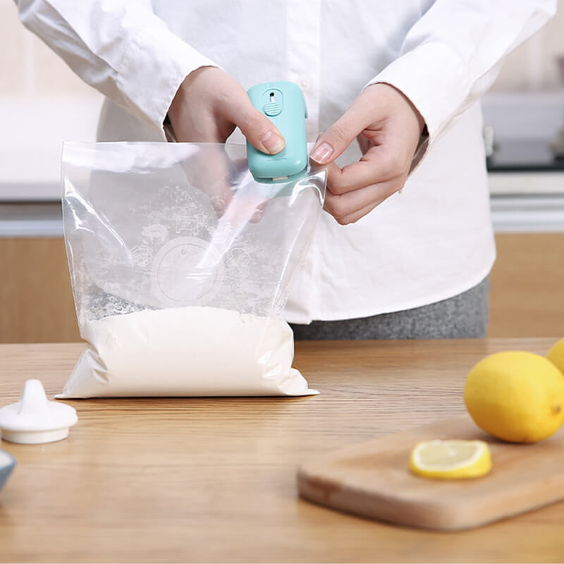 Portable 2-in-1 Bag Sealer & Cutter - Keep Your Food Fresh!